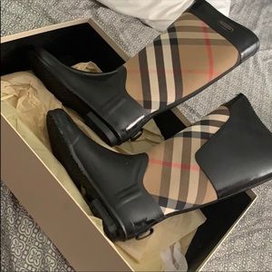 Burberry rain boots. Women’s Size 8